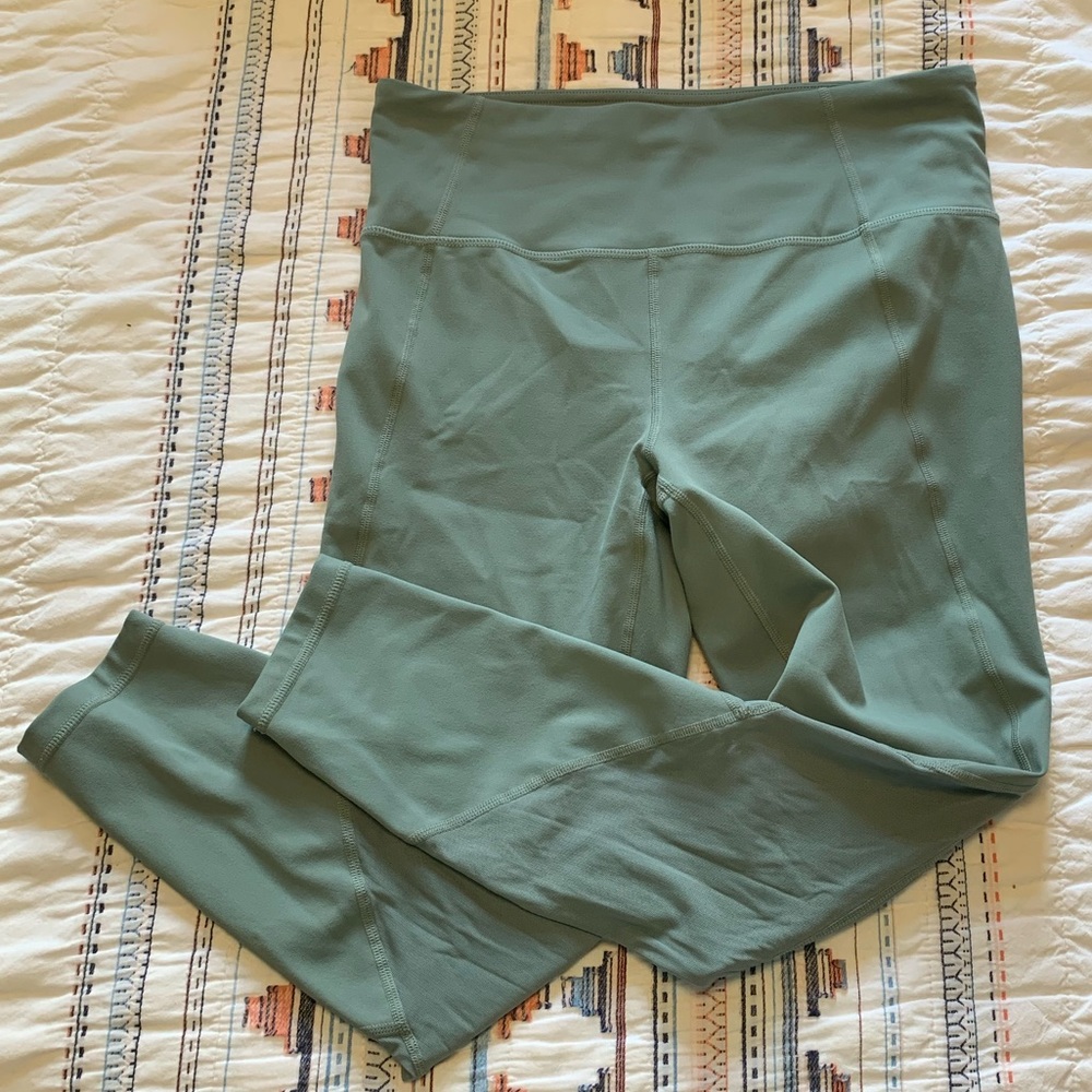 Athleta 7/8 leggings- size M!